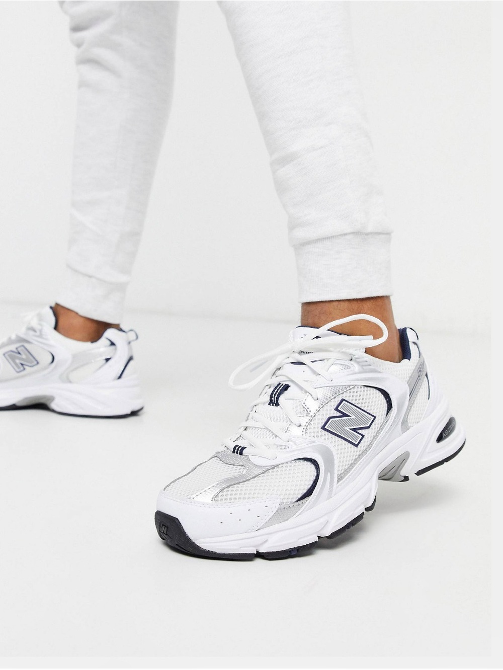 New Balance 530 White and Navy Sneakers NIB